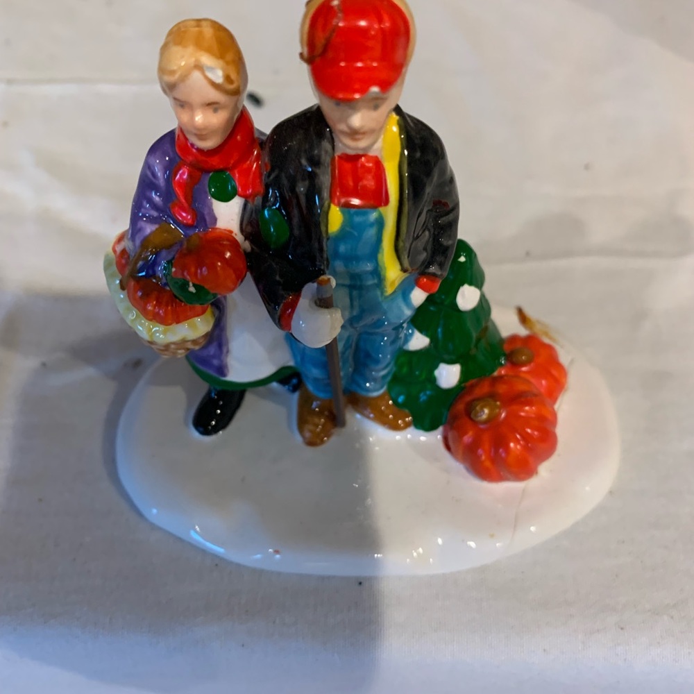 Snow Village - Country Harvest (In original box) Back part has been broken